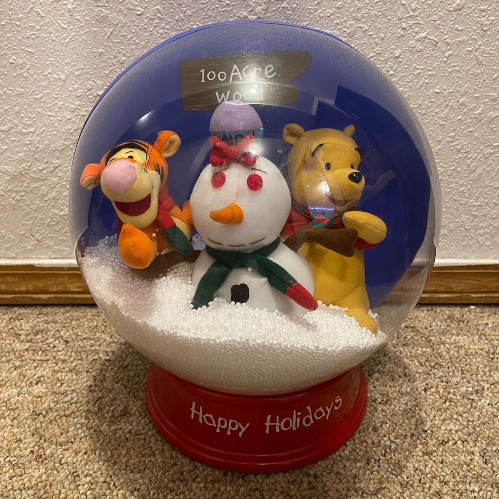 Vintage Winnie tho‎ Pooh & Tiger to Christmas Snowglobe 100 Acre Woods  K-mart.